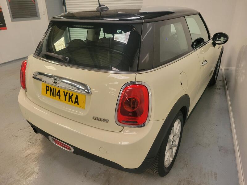 MINI HATCH