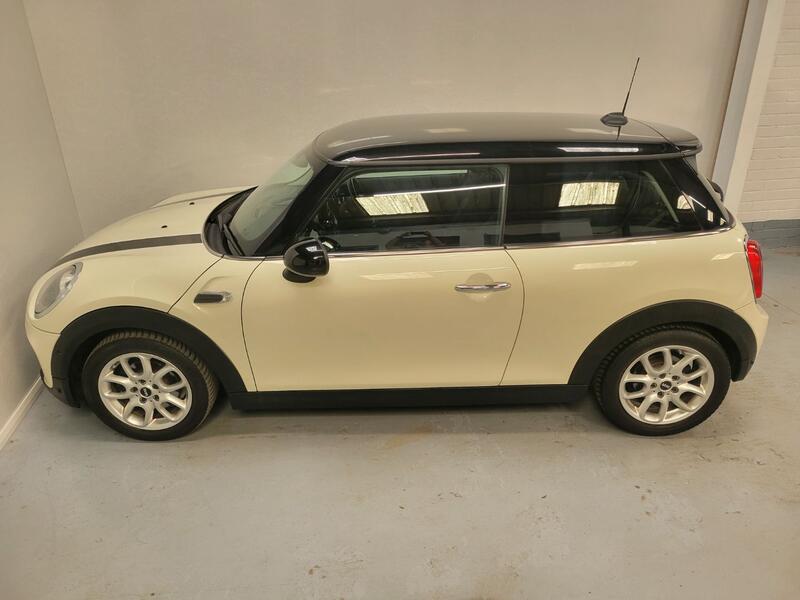 MINI HATCH