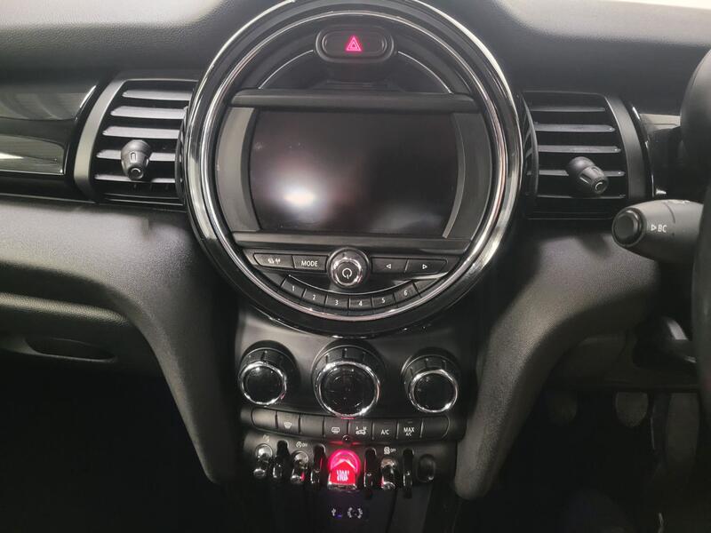 MINI HATCH
