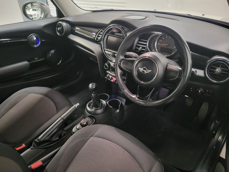 MINI HATCH