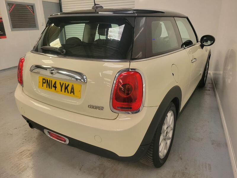 MINI HATCH