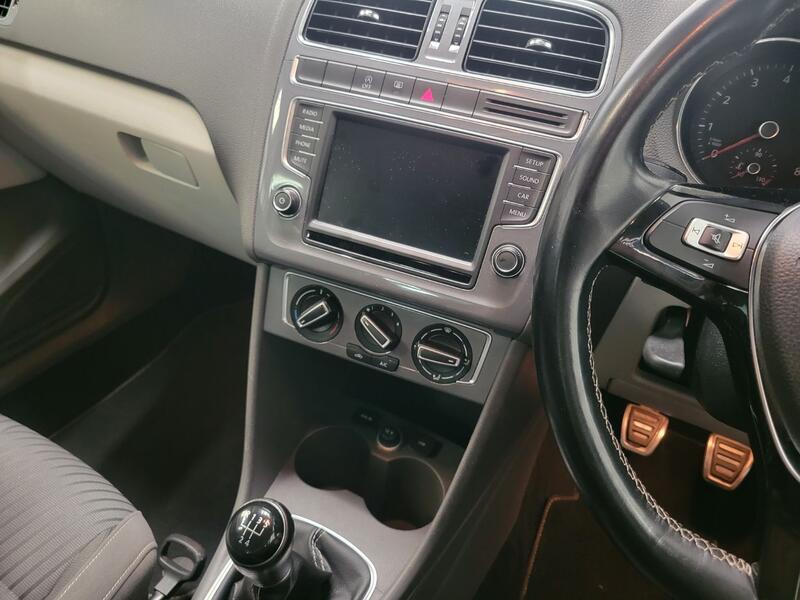 VOLKSWAGEN POLO